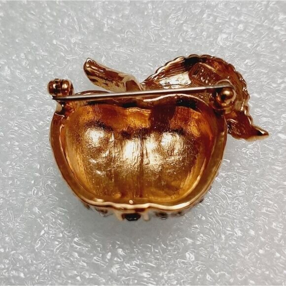 BUTLER Signed Vintage Clear Rhinestone Apple Brooch Sparkle Jewelry Goldtone Pin - Picture 7 of 10